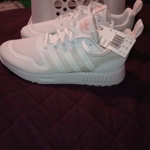 Adidas, Women's size 8, White